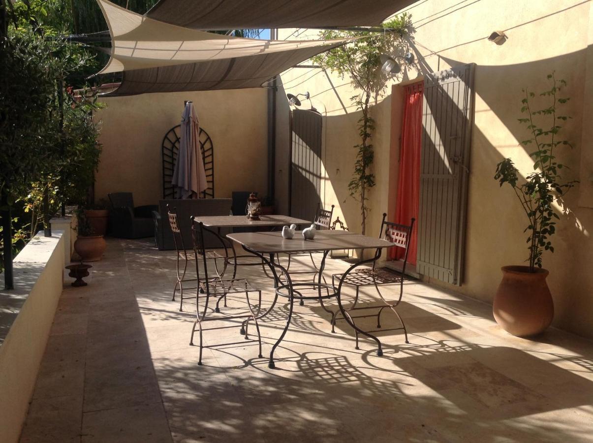 Bed and Breakfast Jardin D'Antan Ansouis Exteriér fotografie